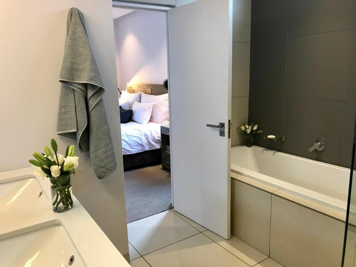 Luxurious With Private Pool Apartment *